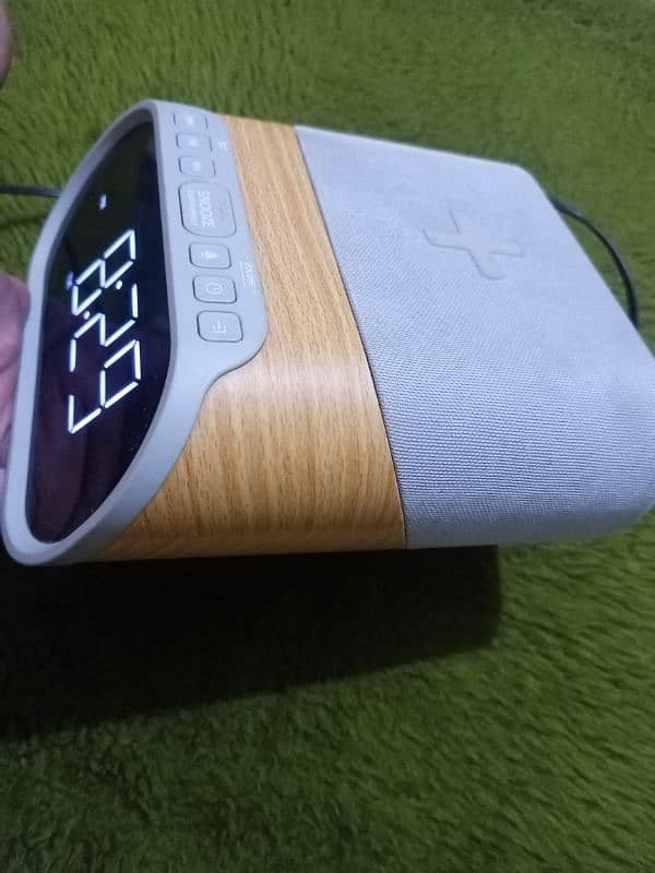 Bluetooth Table Clock Speaker wireless Charger 1