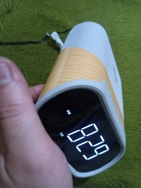 Bluetooth Table Clock Speaker wireless Charger 2