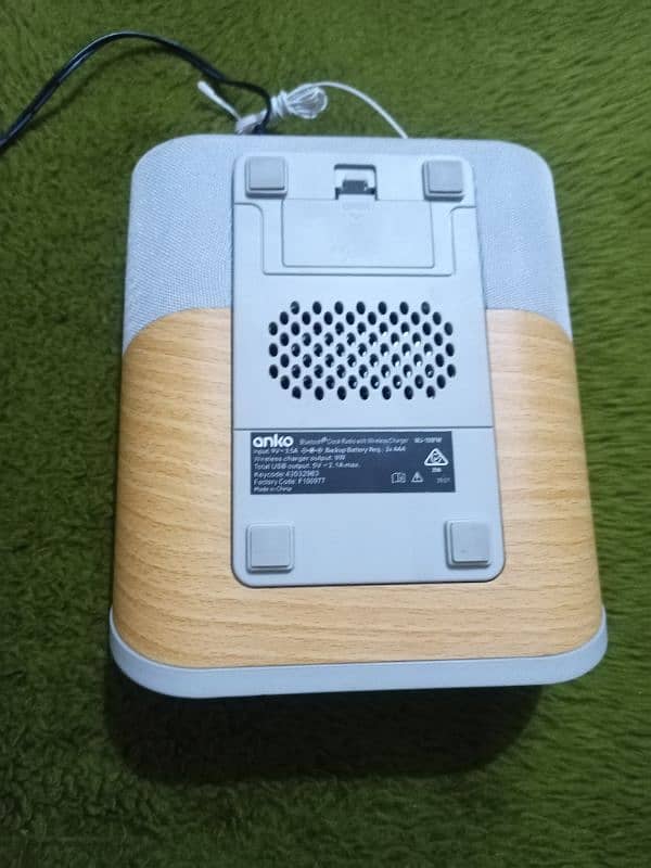Bluetooth Table Clock Speaker wireless Charger 3