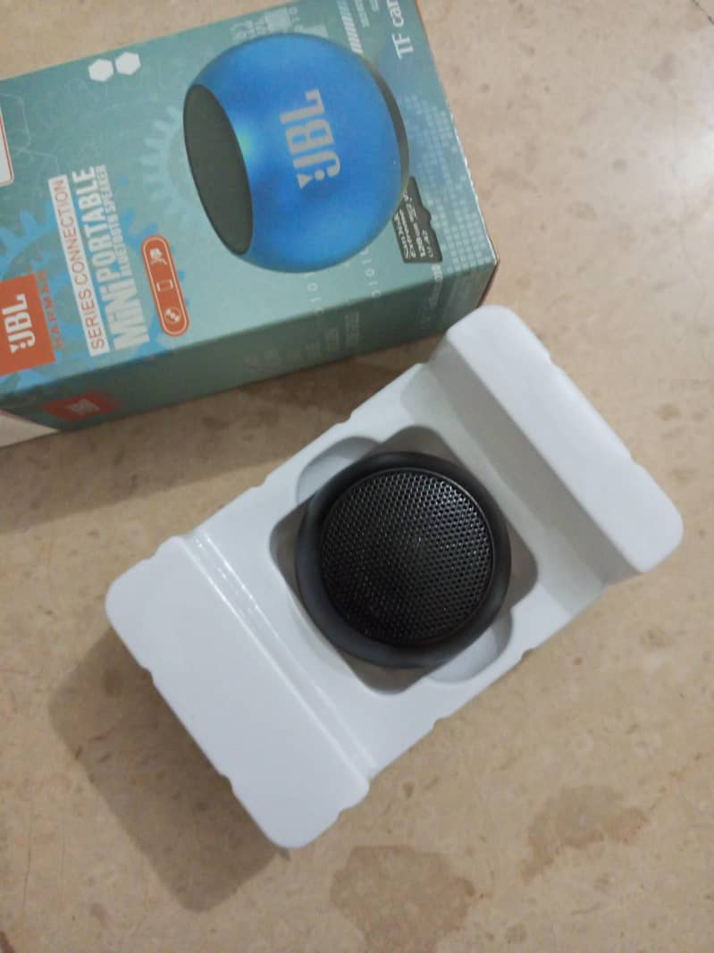 mini speaker 0