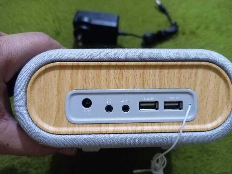 Bluetooth Table Clock Speaker wireless Charger 4