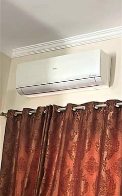 DC inverter 1 ton 3 months used just like new