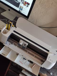 Cricut Maker sticker cutting and diy machine. plotter / cnc cutter