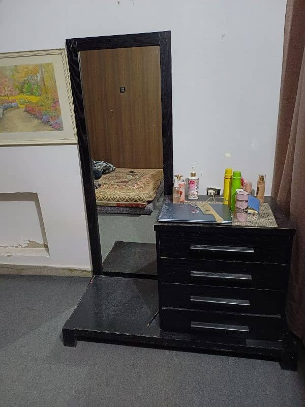 dressing table with mirror 0