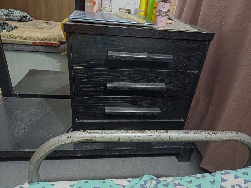 dressing table with mirror 3