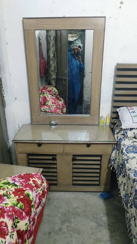 King size bed set complete Two side table and Spring Mattress 0