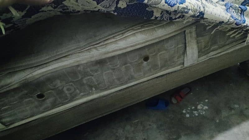 King size bed set complete Two side table and Spring Mattress 3