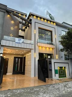 5 Marla Brand New Luxurious House For Sale in Bahria Town Lahore