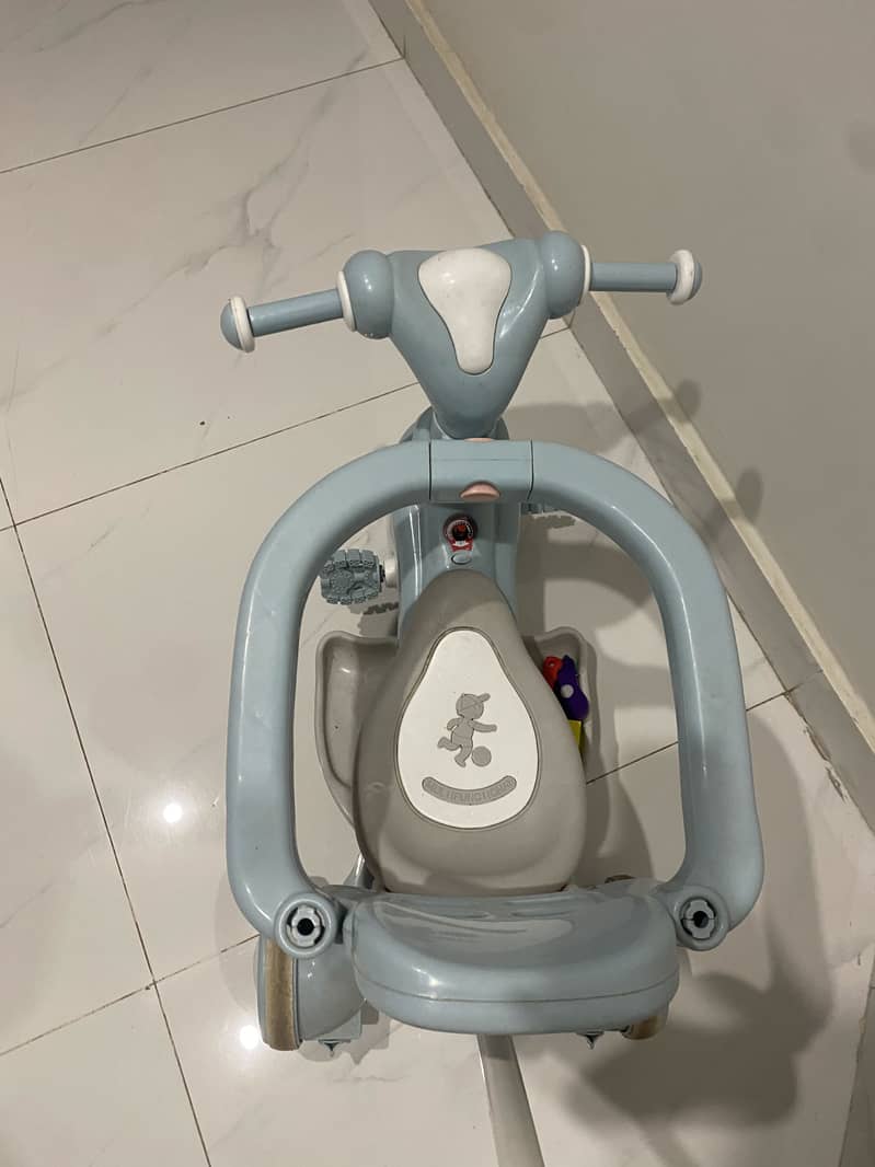 Tricycle with push handle 3