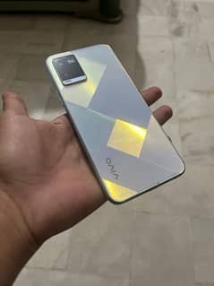 vivo y21 4/64 box sath ha condition 10/9 no exchange ph no:o3o59919292