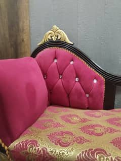 3 seater seatty sofa in excellent condition
