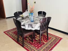 Dining table 4 sitter bought new one selling this old one
