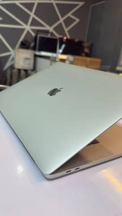 MacBook Pro core i-7, 2017 15 inch, 16Gb Ram 1TB SSD 4GB Graphics card