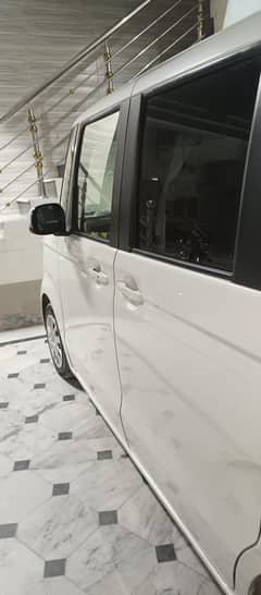 Honda N box sales at 3500000 contact me at 03211142873