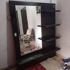 For Sale: Elegant Dressing Table with Mirror – Excellent Condition