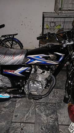 call No. 03029813724. . Bike bilkull new hy