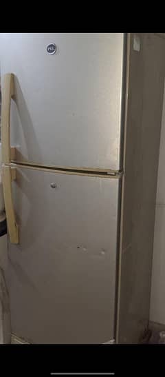 PEL medium sized refrigerator