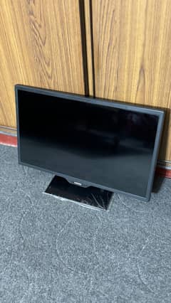 Samsung beautiful led, just buy and use 24 inches