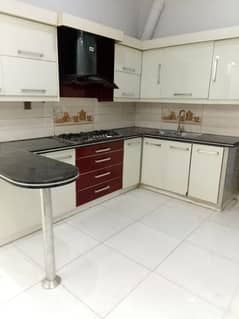 Perfect Prime Location 240 Square Yards Lower Portion In Gulistan-e-Jauhar - Block 15 For rent