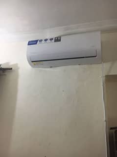 Dawlance 1.5 ton DC inverter heat and cool