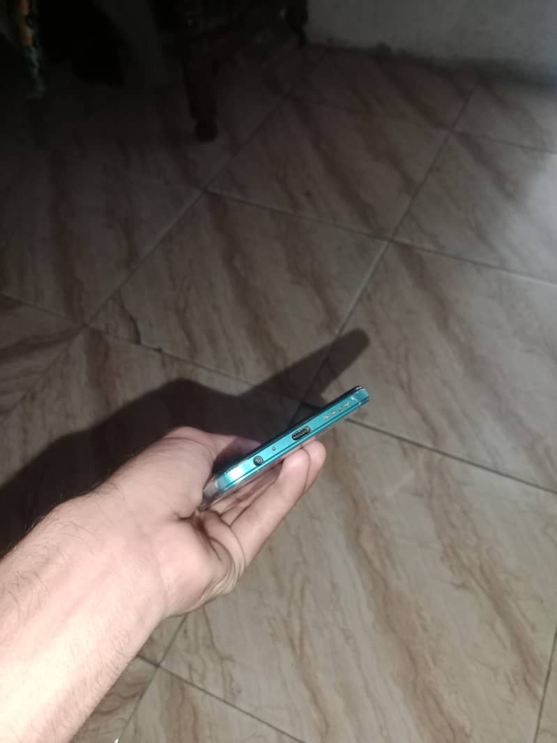 infinx note 11 with box charger 4/128 10by10 condition 10/10 2