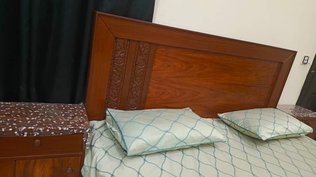 Bed with side table and dressing table 0