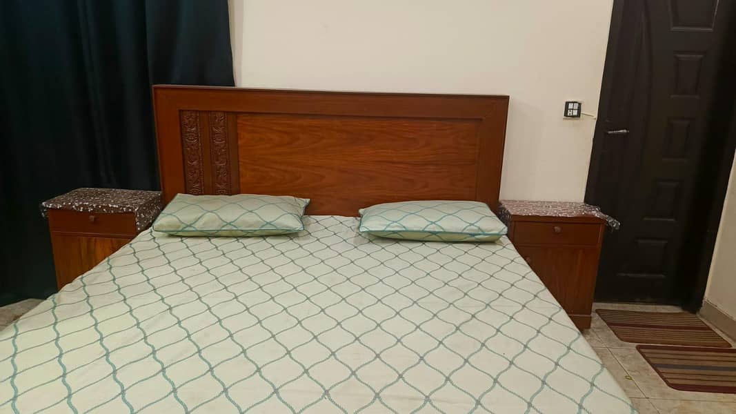 Bed with side table and dressing table 3