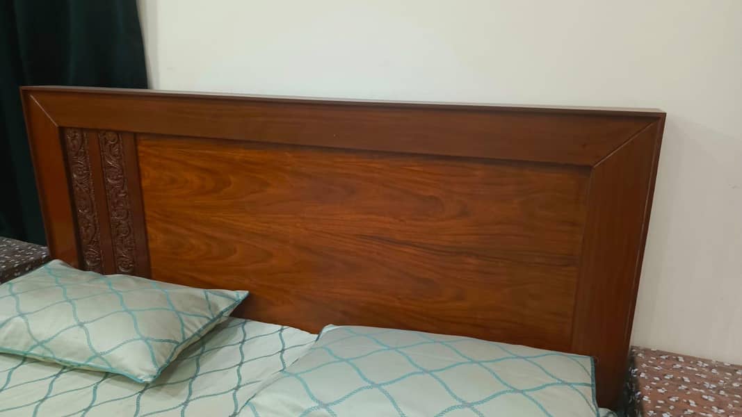 Bed with side table and dressing table 4