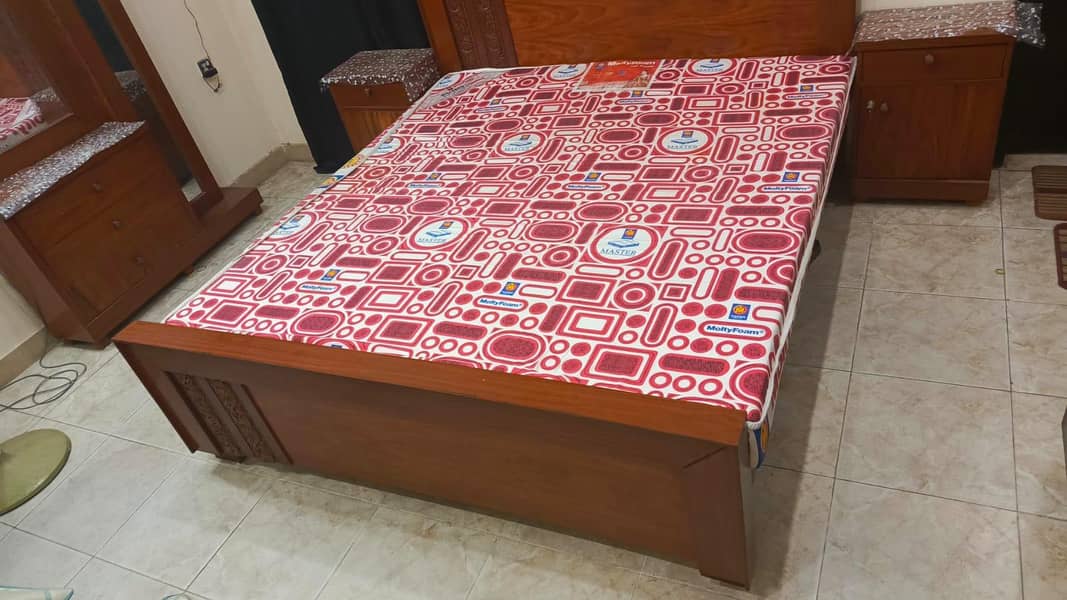 Bed with side table and dressing table 7