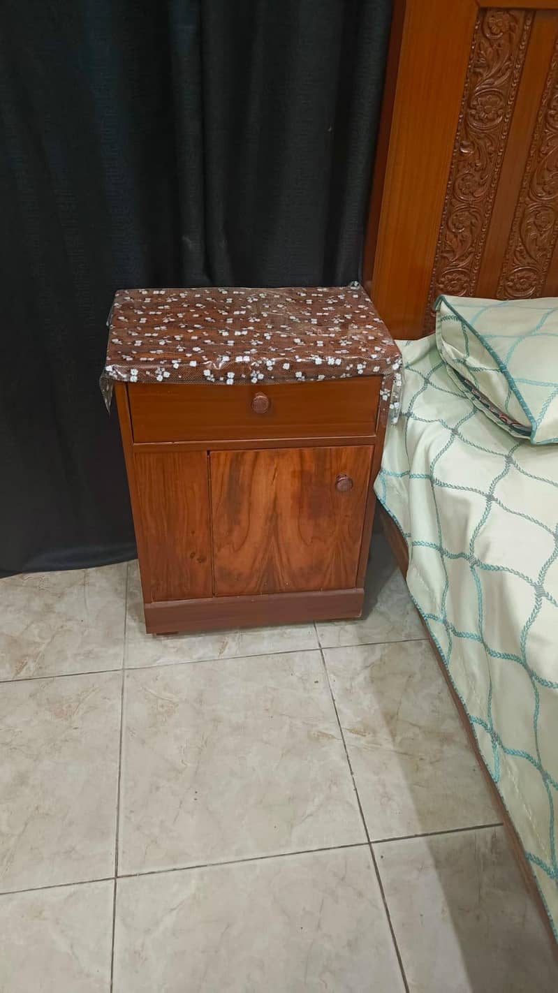 Bed with side table and dressing table 9