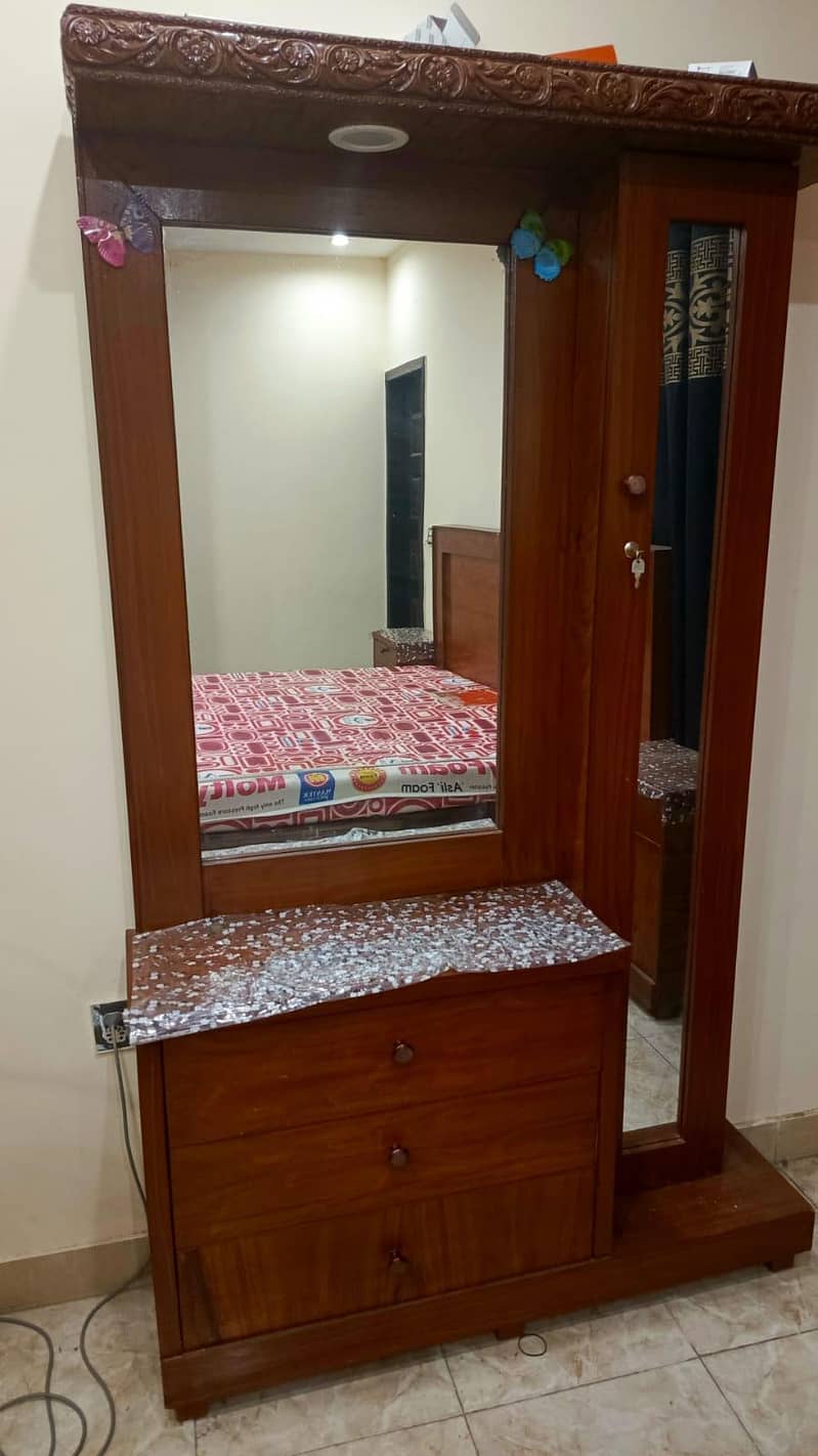 Bed with side table and dressing table 18