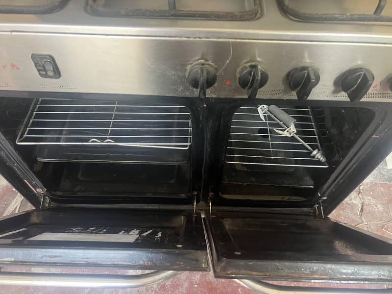 Cooking range in perfect working condition 1