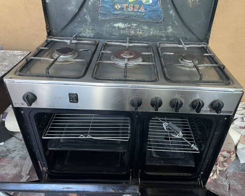 Cooking range in perfect working condition 3