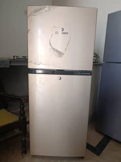 Dawlance small size fridge 4 month Use