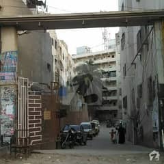 Flat available on Rent in 3rd floor with lift compound facing 2 bed Lounge mix water. main road projectt
