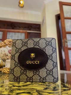 Luxury Leather Wallet for Men with Gucci Branding