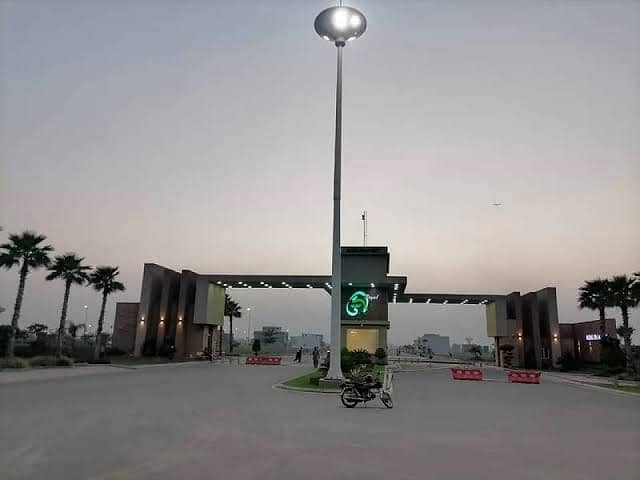 Ready To Buy A Prime Location Residential Plot In Royal Palm City - Block F Gujranwala 7