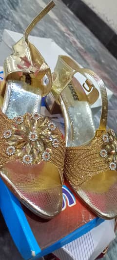 golden sandel for girls