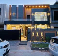 10 Marla Modern Facing Park House Available For Sale In Block C!