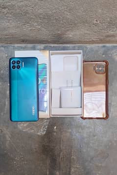 Oppo F17 pro one hand use