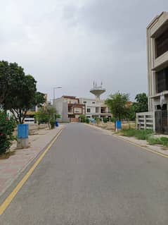 7.8 MARLA CORNER PLOT AVAILABLE FOR SALE