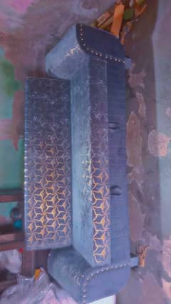 Siddiqui sofa poshish bead maker
