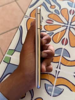 Samsung s21 panel ma dot ha baki all ok ha new condition