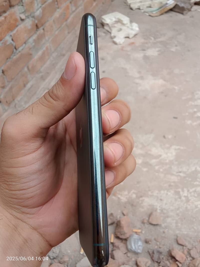 Iphone 11pro max 10\10 non pta factory unlock sim working glitch 3