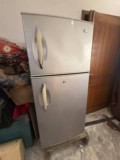 HAIER MEDIUM SIZE FRIDGE