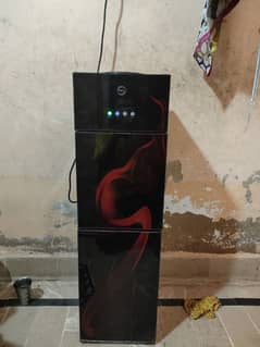 Pel water dispenser