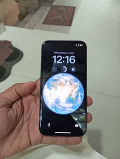 i phone 12 64 Gb  Factory unlock 10/10 water pack total no exchange