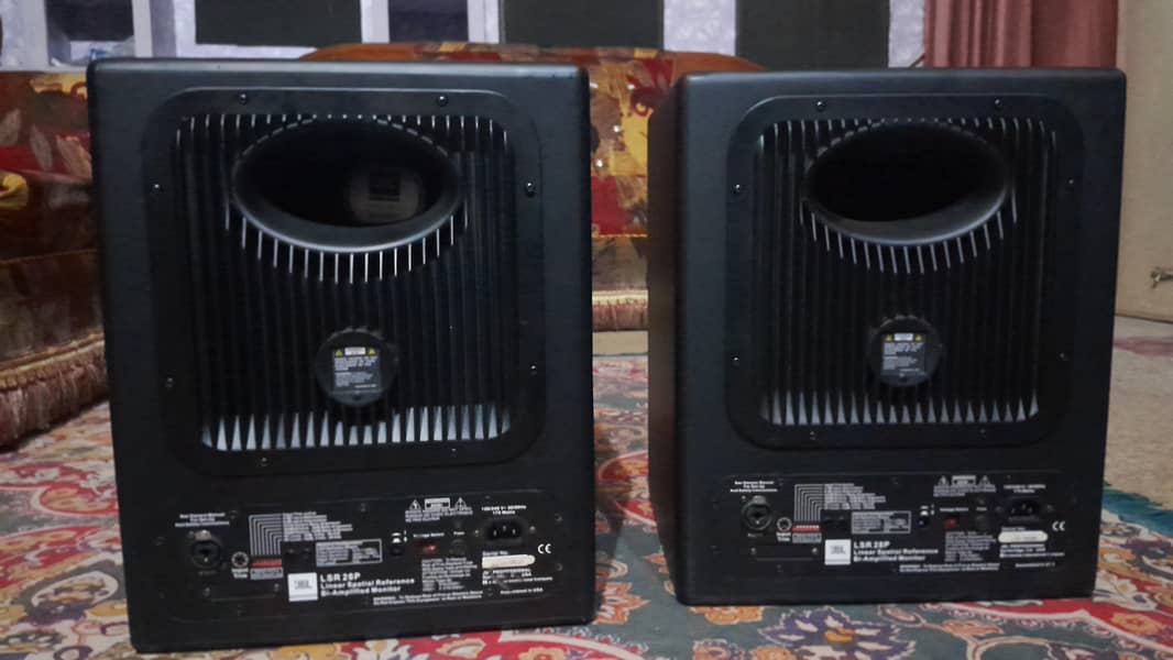 JBL LSR 28P studio Monitors 2