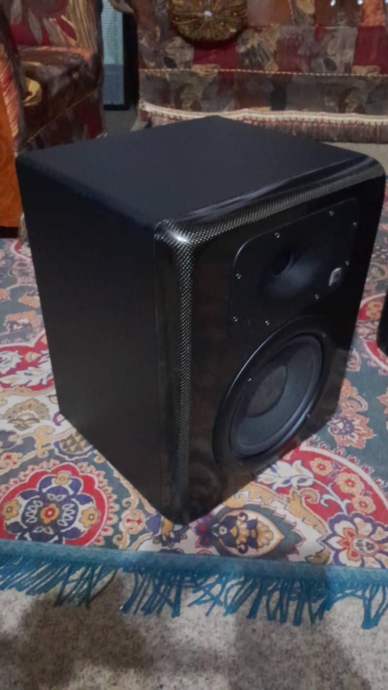 JBL LSR 28P studio Monitors 3