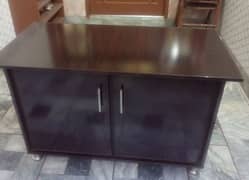 استری ٹیبل Iron Table
